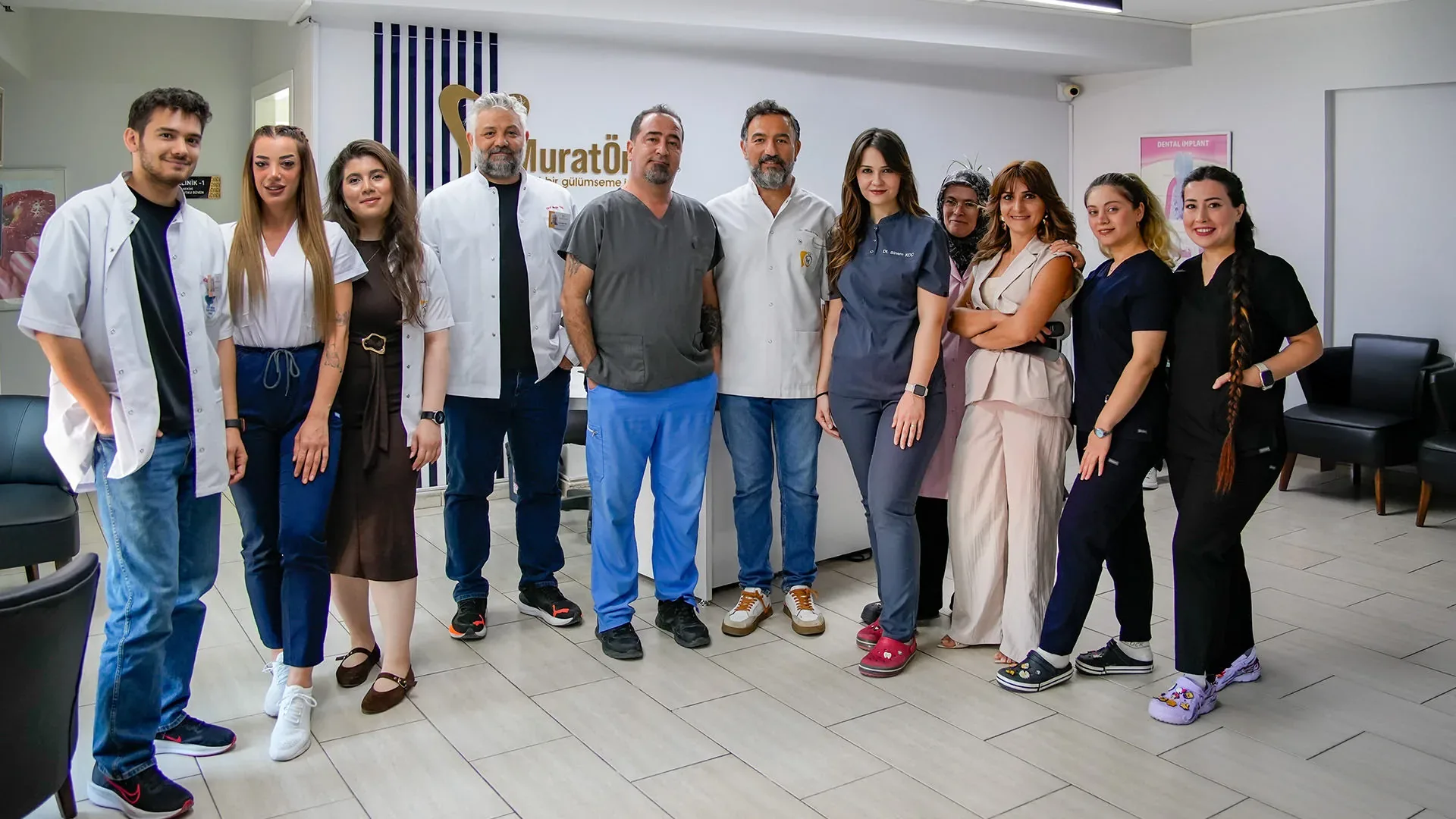 Gülümsemeniz için sakin, güvenli bir klinik